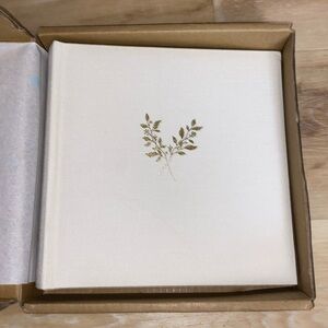 NIB Beautiful La Lente Linen Photo Album